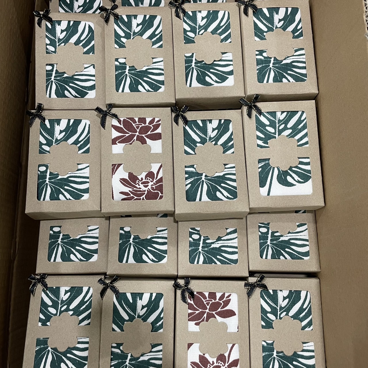 ถุงผ้าดิบ-แพ็คกล่องกระดาษคราฟท์-ติดสติ๊กเกอร์