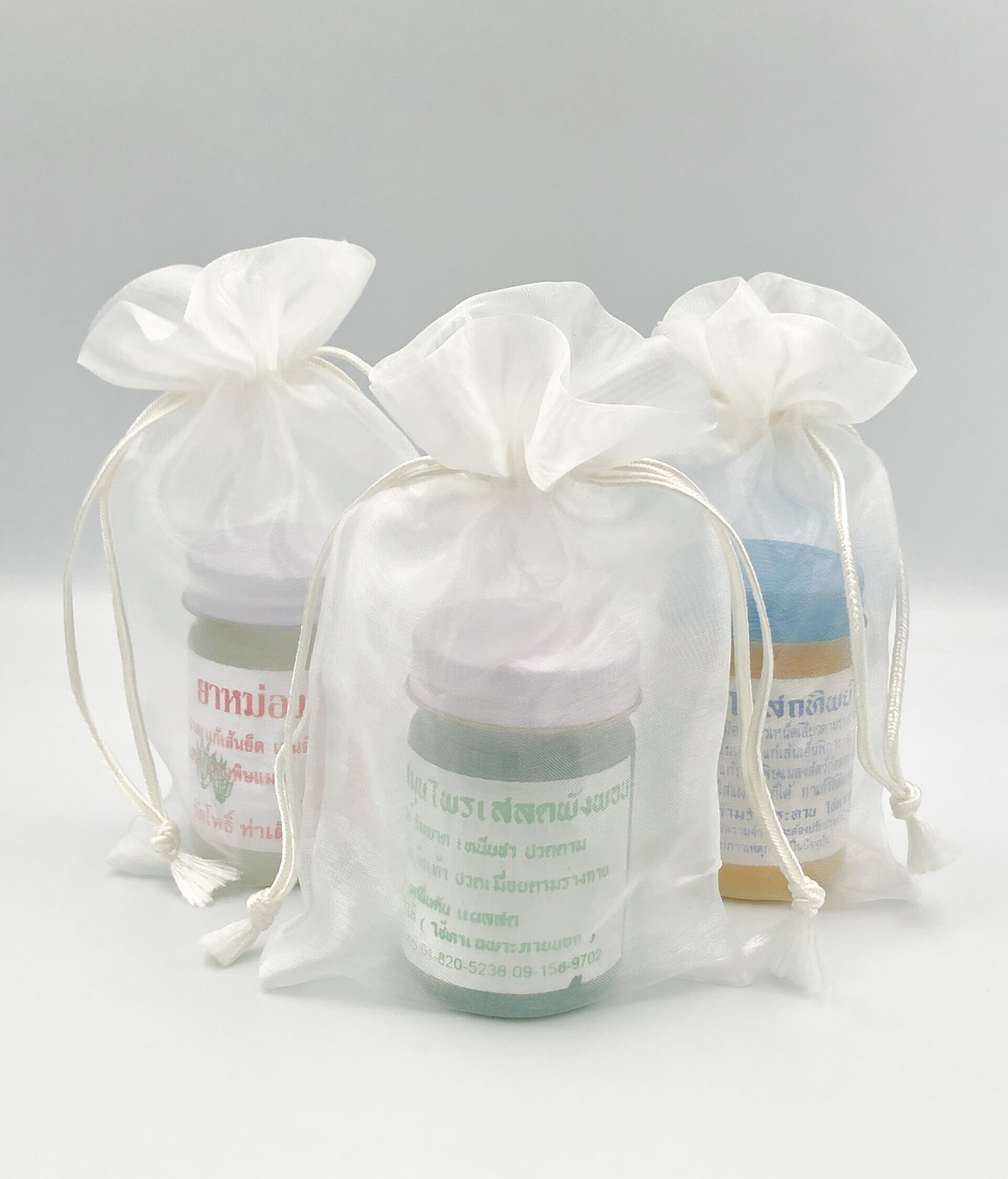 ยาหม่องวัดโพธิ์แพ็คถุงผ้าไหมแก้ว ยาหม่องวัดโพธิ์แพ็คถุงผ้าไหมแก้ว