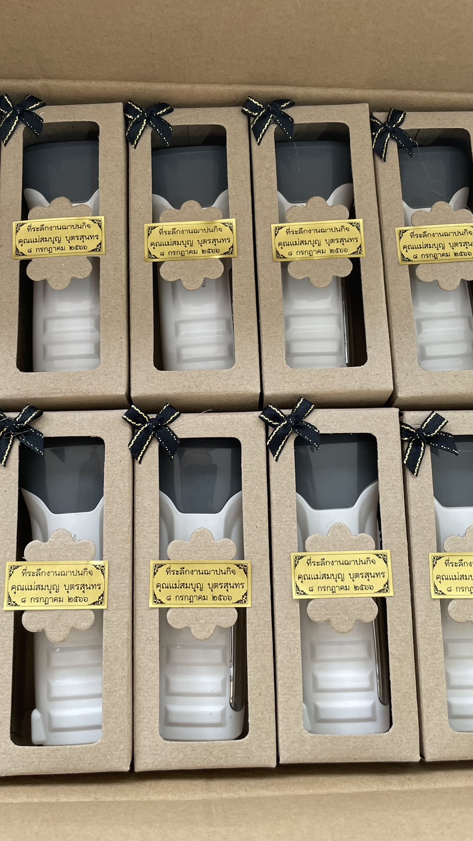 ไฟฉายแบบชาร์จได้ LED 4 และ 6 ดวงในตัว